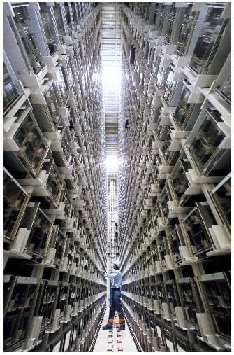 這是由豐田汽車所設計的高科技塔位，採用靈骨塔自動化