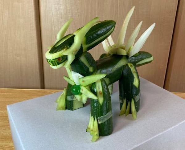 盂蘭盆節祭拜祖先，日本網友用黃瓜刻成寶刻夢神獸精靈馬